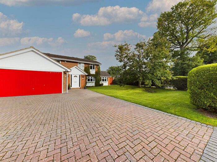 4 Bedroom Detached House For Sale In Hexham Close, Worth, Crawley, RH10