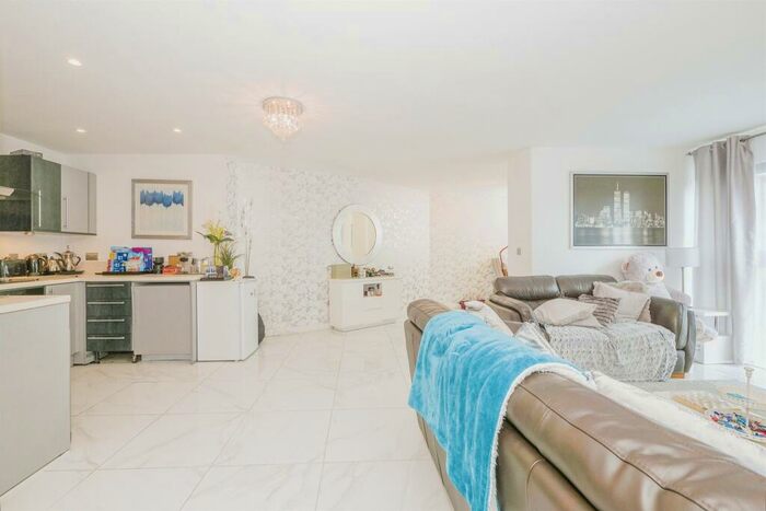 1 Bedroom Apartment To Rent In Churchill Way, Cardiff, CF10