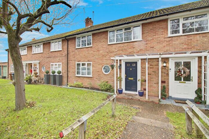 3 Bedroom Terraced House For Sale In Autumn Grove, Welwyn Garden City, AL7