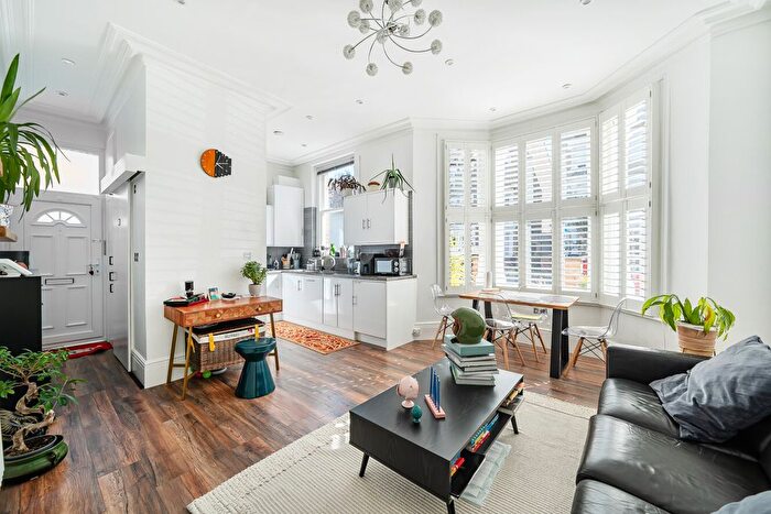 1 Bedroom Flat For Sale In Saltram Crescent, Maida Hill, London, W9