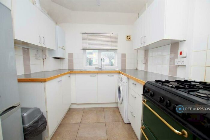 1 Bedroom Flat To Rent In Elborough Road, Swindon, SN2