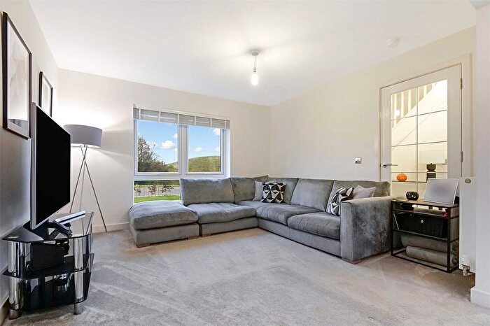 4 Bedroom Detached House For Sale In Binnie Crescent, Gartcosh, Glasgow, North Lanarkshire, G69