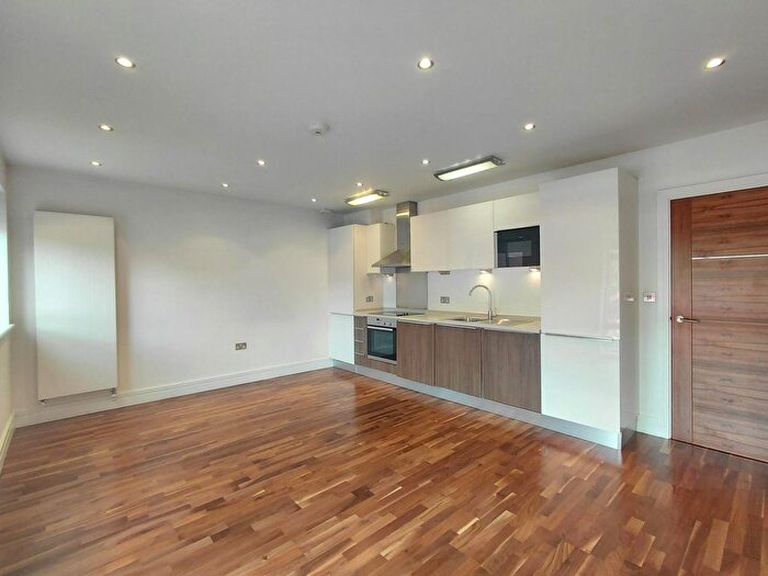 2 Bedroom Flat To Rent In Enfield, London, EN2