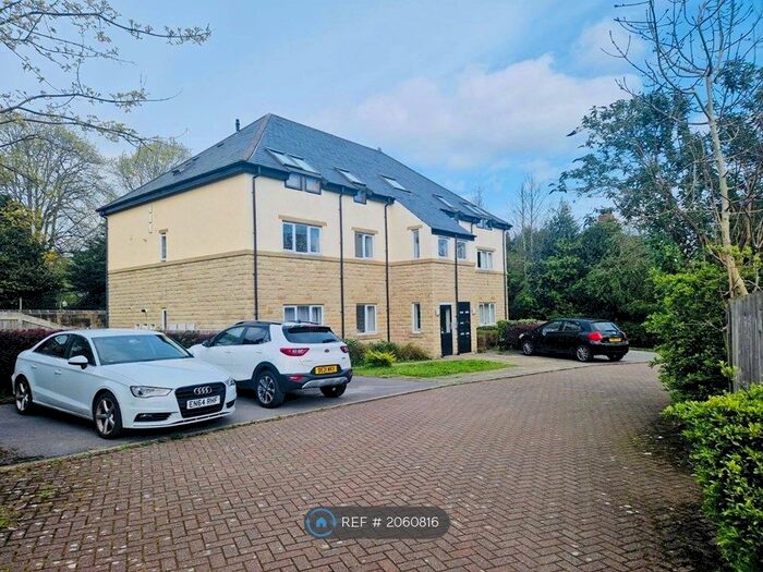 2 Bedroom Flat To Rent In Gledhow Lane, Leeds, LS8