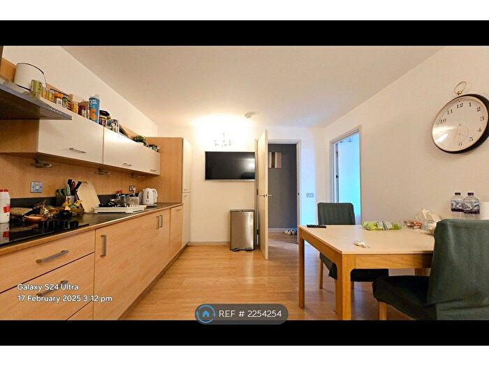 3 Bedroom Flat To Rent In Holly Court, London, SE10