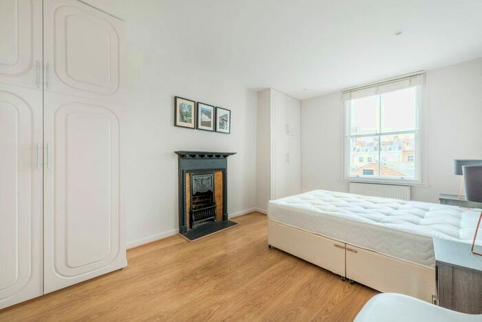 3 Bedroom Maisonette To Rent In Kensington Park Road, Notting Hill, London, W11