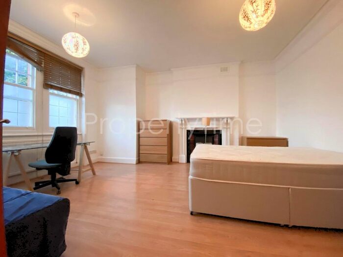 Studio To Rent In Brondesbury Park, Kilburn, NW2