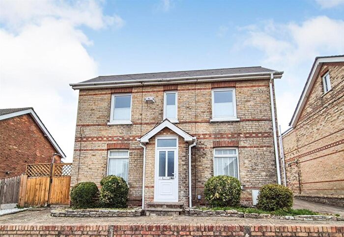 2 Bedroom Flat For Sale In Victoria Road, Parkstone, Poole, BH12