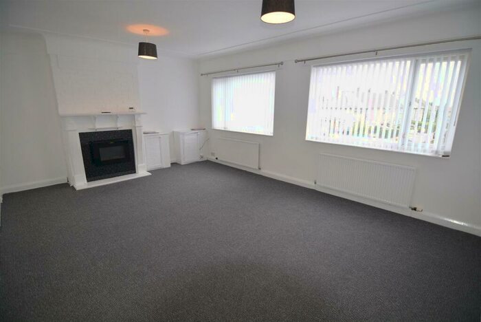 3 Bedroom Flat To Rent In Cross Lane, Bebington, CH63