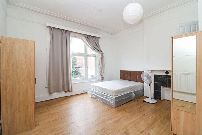 1 Bedroom Studio To Rent In Bedford Hill, SW12