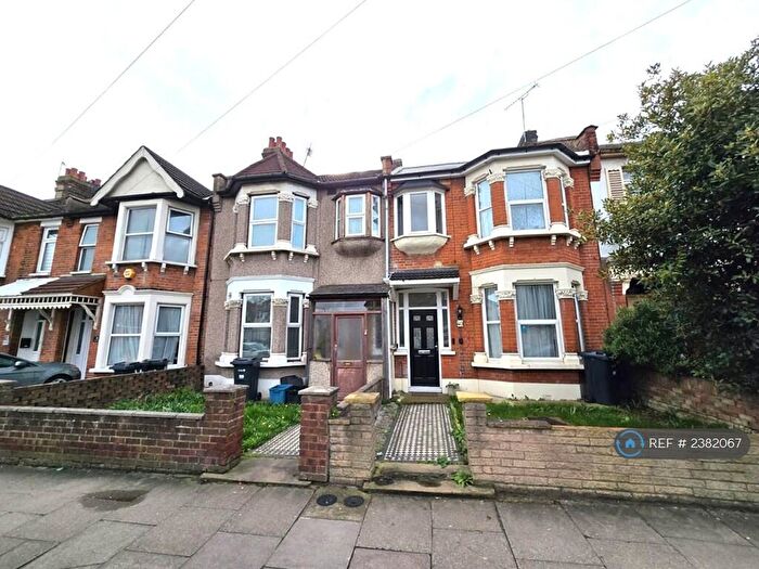 3 Bedroom Terraced House To Rent In New Road, Ilford, IG3