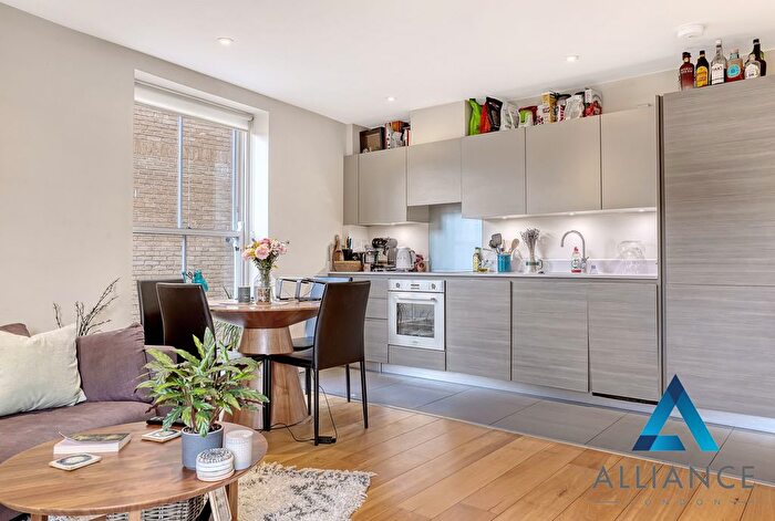 1 Bedroom Flat To Rent In Rockland Apartments, Lakenham Place, E3