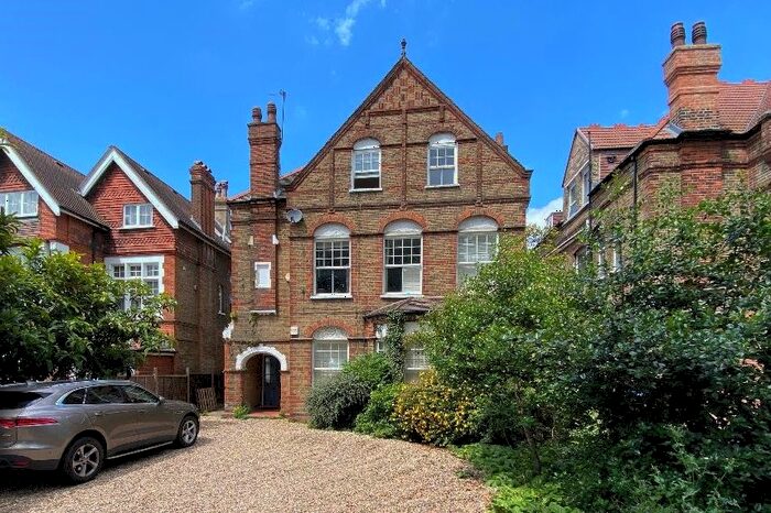 3 Bedroom Flat To Rent In West Park, London, SE9