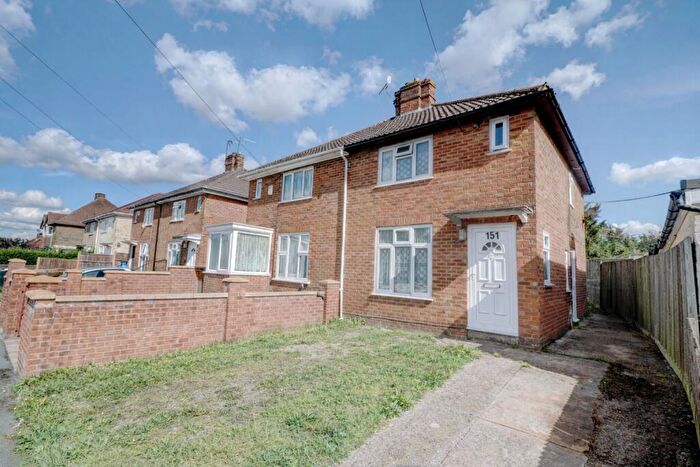 3 Bedroom Semi Detached House To Rent In Spearing Road, High Wycombe, Buckinghamshire, HP12