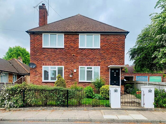 2 Bedroom Maisonette For Sale In Wood Rise, Pinner, HA5