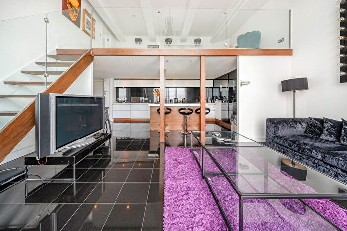 3 Bedroom Flat To Rent In Peterborough Road, London, SW6