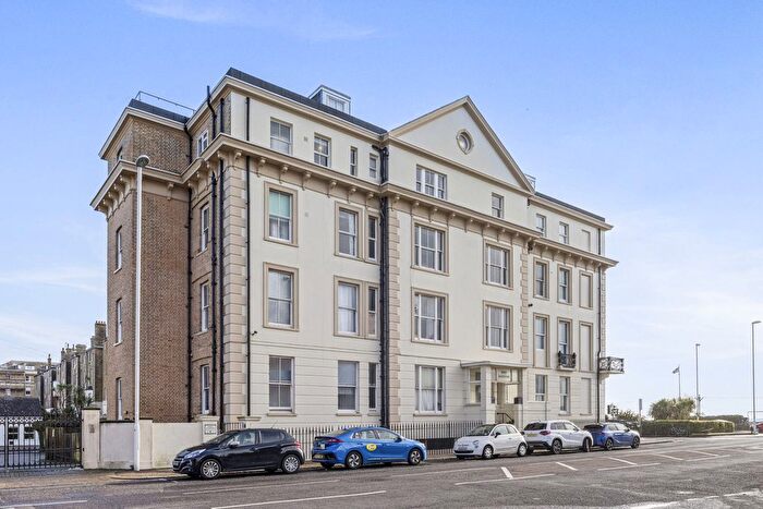 1 Bedroom Flat For Sale In Heene Terrace, Worthing, BN11