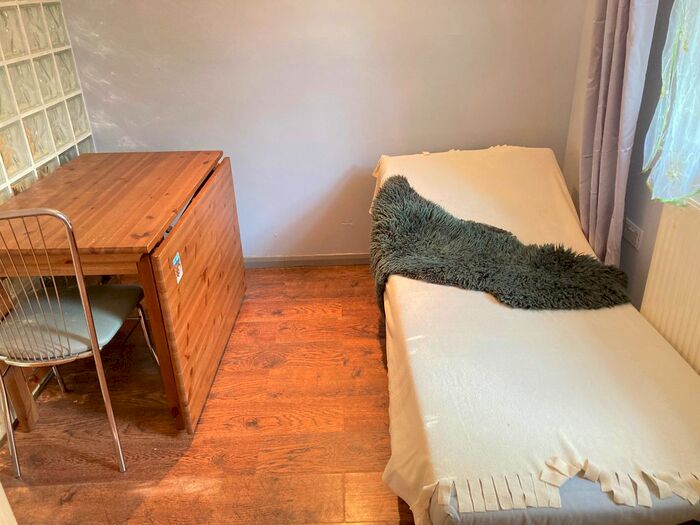 1 Bedroom Flat To Rent In Very Near Brentwick Gardens Area, South Ealing Brentford Borders, TW8