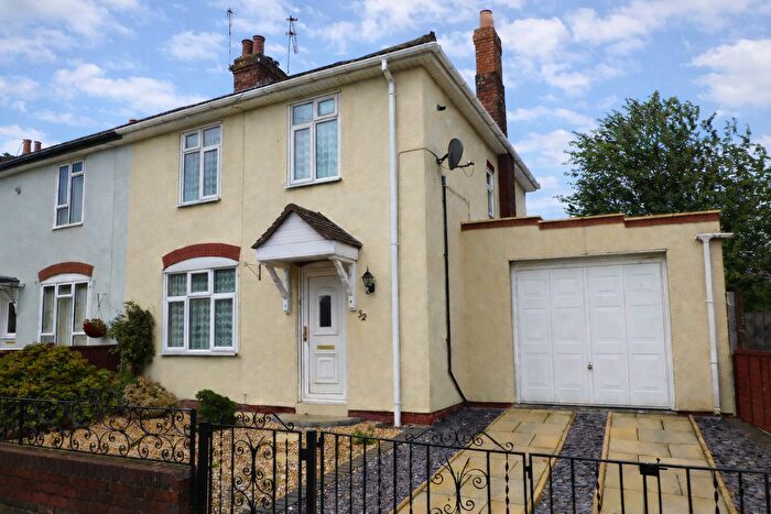 3 Bedroom Semi Detached House For Sale In Malvern Crescent, Dudley, West Midlands, DY2