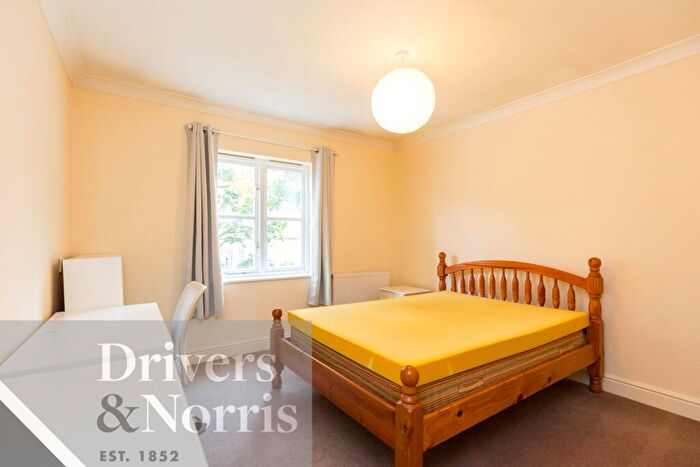 2 Bedroom Apartment To Rent In Litchfield House, Wedmore Street, Islington, London, N19