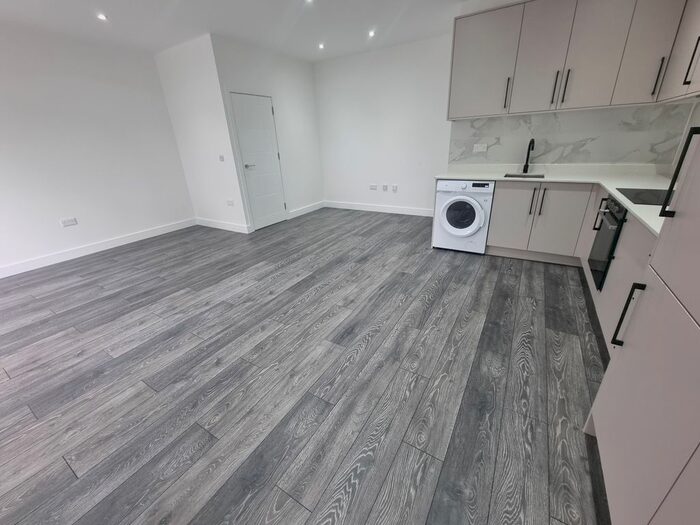 2 Bedroom Flat To Rent In Woodside Avenue, London, N12