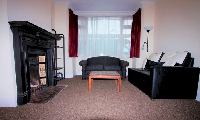 1 Bedroom Flat To Rent In Flat, Edridge Road, Croydon, CR0