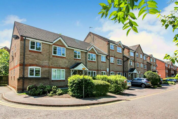 2 Bedroom Flat To Rent In Hilda Wharf, Aylesbury, HP20