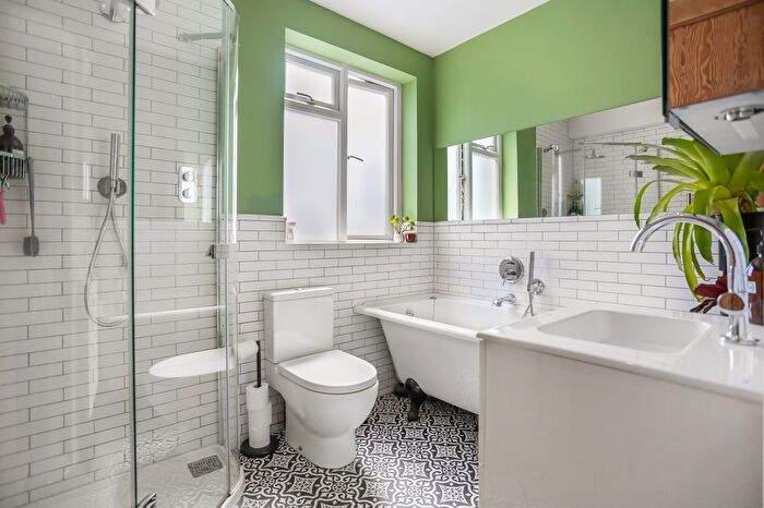 3 Bedroom Semi-Detached House For Sale In St Keyna Avenue, Hove, East Sussex, BN3