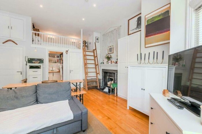 1 Bedroom Flat To Rent In Queens Avenue London, N10