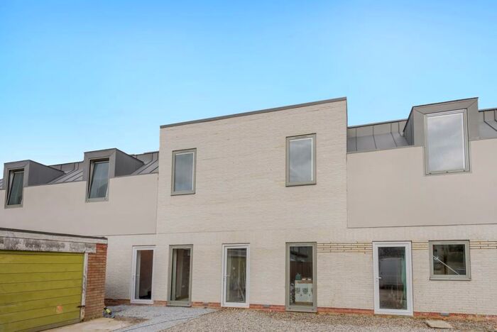 2 Bedroom Flat To Rent In Winders Close Beckenham, BR3