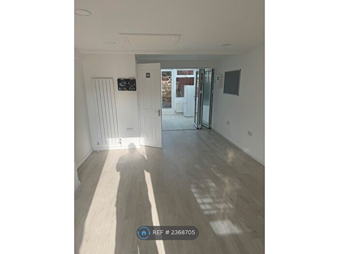 Studio To Rent In Purley, Purley, CR8