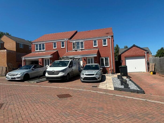 3 Bedroom Semi-Detached House For Sale In Elm Close, Great Blakenham, Ipswich, IP6