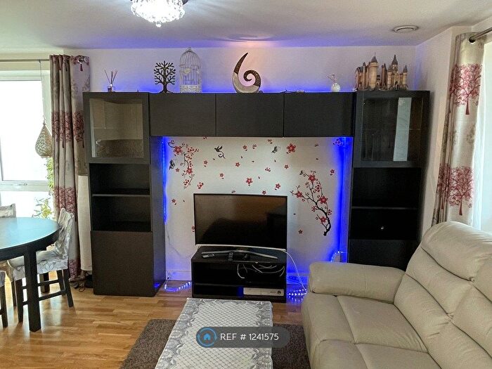 2 Bedroom Flat To Rent In Crossways, Slough, SL1