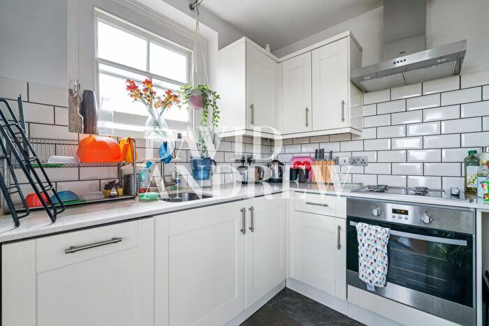 2 Bedroom Flat To Rent In Aubert Park, London, N5