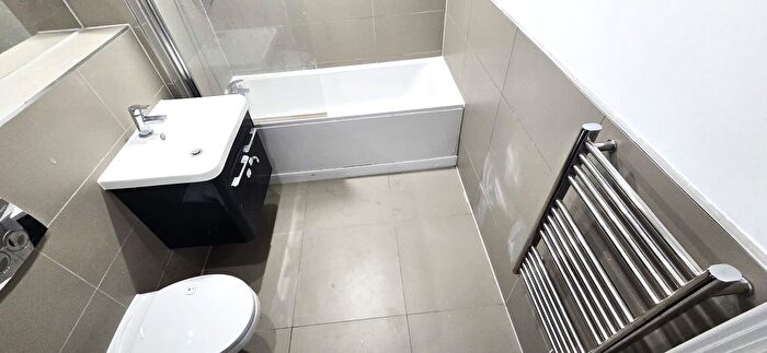 2 Bedroom Flat To Rent In Trafford House, Cherrydown East, Basildon, Essex, SS16