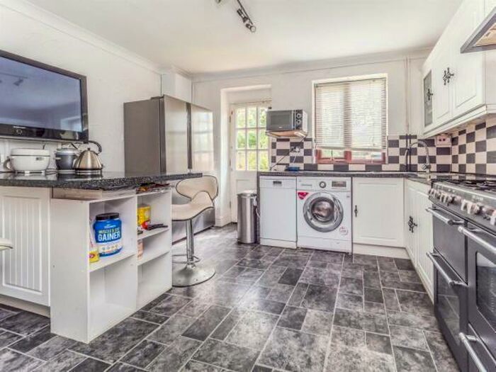 4 Bedroom Semi-Detached House To Rent In Peckover Road, Norwich, NR4