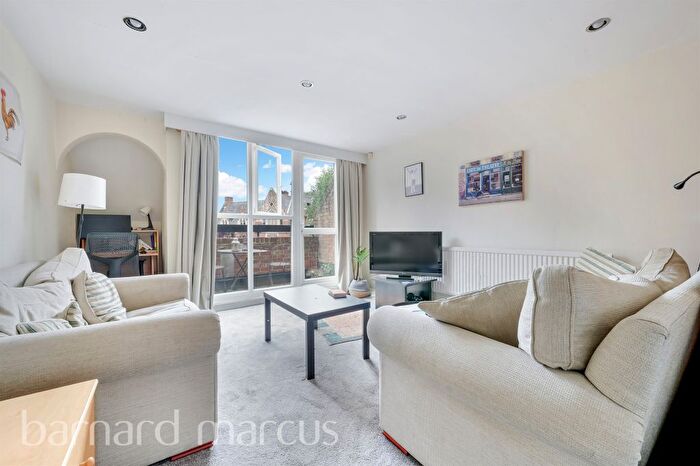 3 Bedroom Flat To Rent In Althorpe Mews, London, SW11