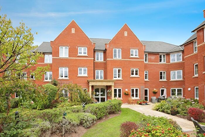1 Bedroom Flat For Sale In School Lane, Banbury, Oxfordshire, OX16