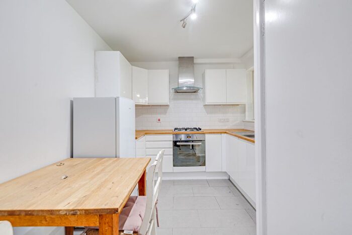 1 Bedroom Flat To Rent In Estcourt Road, Fulham, SW6