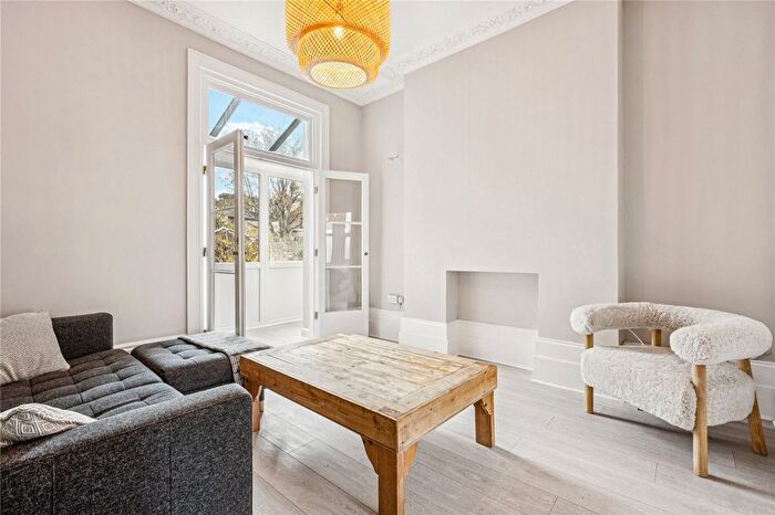 1 Bedroom Flat To Rent In Geraldine Road, SW18