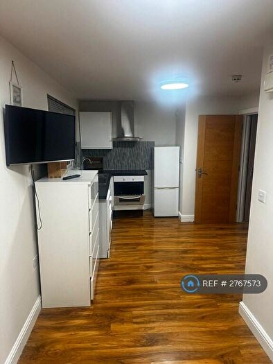 4 Bedroom Semi Detached House To Rent In West Way, London, NW10