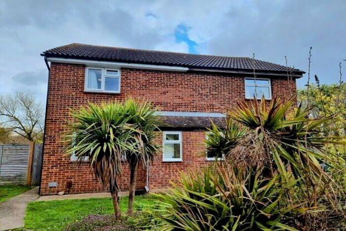 3 Bedroom Property To Rent In Lakemead, Ashford, TN23