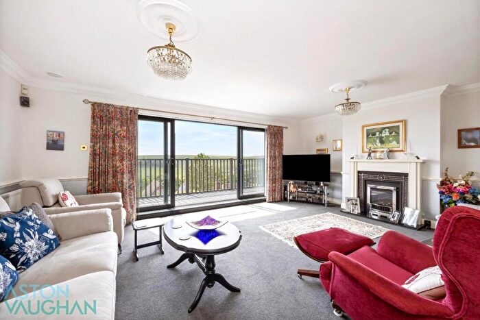 4 Bedroom Detached House For Sale In Wanderdown Road, Ovingdean, BN2
