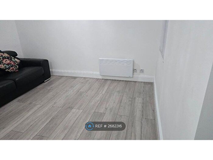 1 Bedroom Flat To Rent In Stratford, London, E15