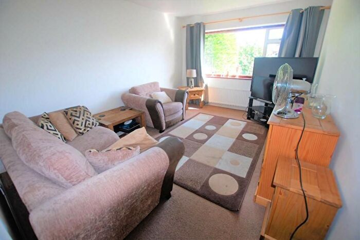 2 Bedroom Flat To Rent In Thornton Road, Potters Bar, EN6