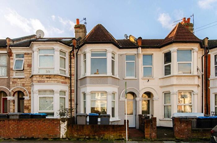 4 Bedroom Terraced House To Rent In Chapter Road, Dollis Hill, London, NW2