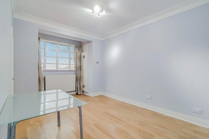 1 Bedroom Flat To Rent In Mornington Crescent, Camden Town, NW1