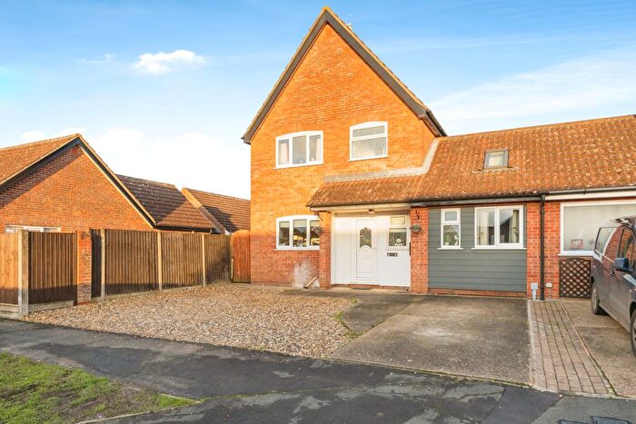 4 Bedroom Link Detached House For Sale In Jubilee Road, Watton, Norfolk, IP25