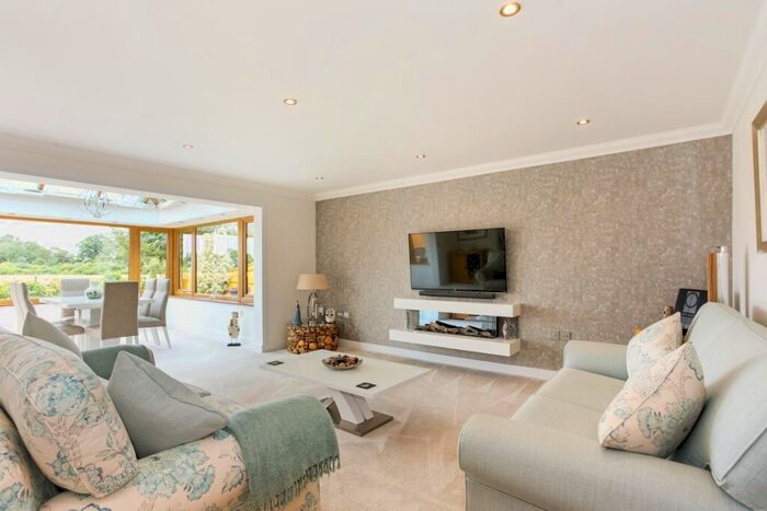 3 Bedroom Bungalow To Rent In Lovel Road, Winkfield, SL4