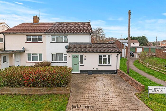 3 Bedroom Semi Detached House For Sale In Gainsborough Gardens, Tonbridge, TN10